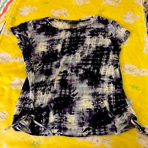 Short sleeve purple and white top